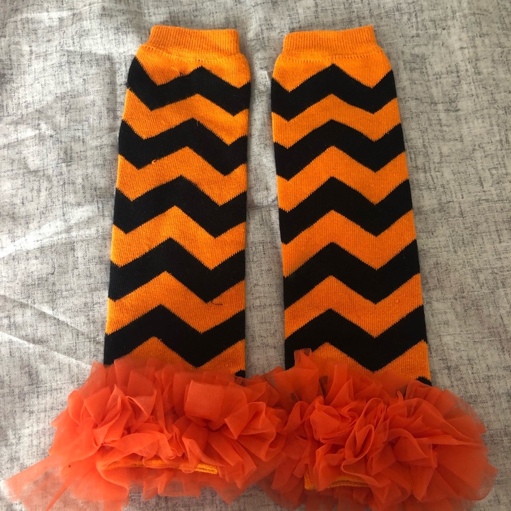 NWOT Set of Ruffled leg warmers and Halloween clip